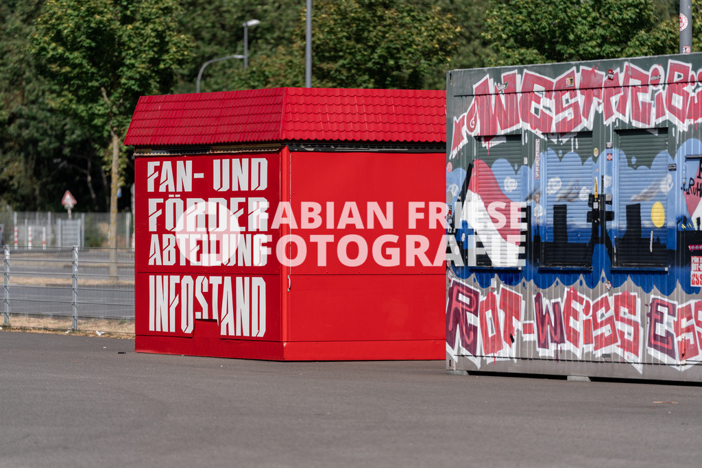 Rot-Weiss Essen; 3. Liga, Media Day 2026/2027, Foto: Eibner-Pressefoto/Fabian Friese | Ein Infostand der Fan- und Foerderabteilung,Rot-Weiss Essen; 3. Liga, Media Day 2026/2027, Foto: Eibner-Pressefoto/Fabian Friese - Realisiert mit Pictrs.com