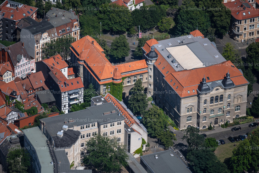 4036276 | BRAUNSCHWEIG 31.07.2020 Museum- und Ausstellungs- Gebäude- Ensemble "Städtisches Museum Braunschweig" an der Straße Steintorwall in Braunschweig im Bundesland Niedersachsen, Deutschland. Weiterführende Informationen bei: Städtisches Museum Braunschweig. // Museum building ensemble "Staedtisches Museum Braunschweig" in Brunswick in the state Lower Saxony, Germany. Further information at: Staedtisches Museum Braunschweig. Foto: Gerhard Launer