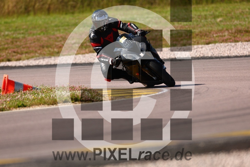 0081-20250619_01020 | Schöne Erinnerungen an spannende Momente - das festzuhalten ist unser Job. PIXELrace.de ist seit 2003 auf den Rennstrecken Europas unterwegs um die Action draußen beim Fahren und die wunderbare Stimmung imm Fahrerlager für euch einzufangen.