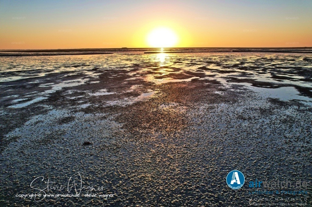 Landgewinnung & Küstenschutz in Nordfriesland | Entdecken Sie atemberaubende Luftbilder und Fotografien auf airwatch.de - Tauchen Sie ein in eine Welt voller faszinierender Aufnahmen aus der Vogelperspektive.