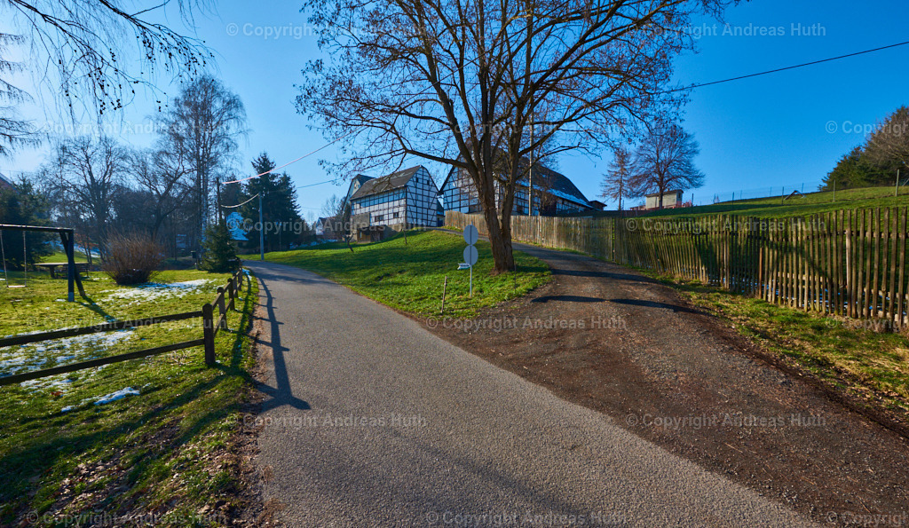 Fachwerkhäuser im Waldhufendorf Dürrenuhlsdorf 03 | Bedeutsame Landschaften Deutschlands - Realisiert mit Pictrs.com