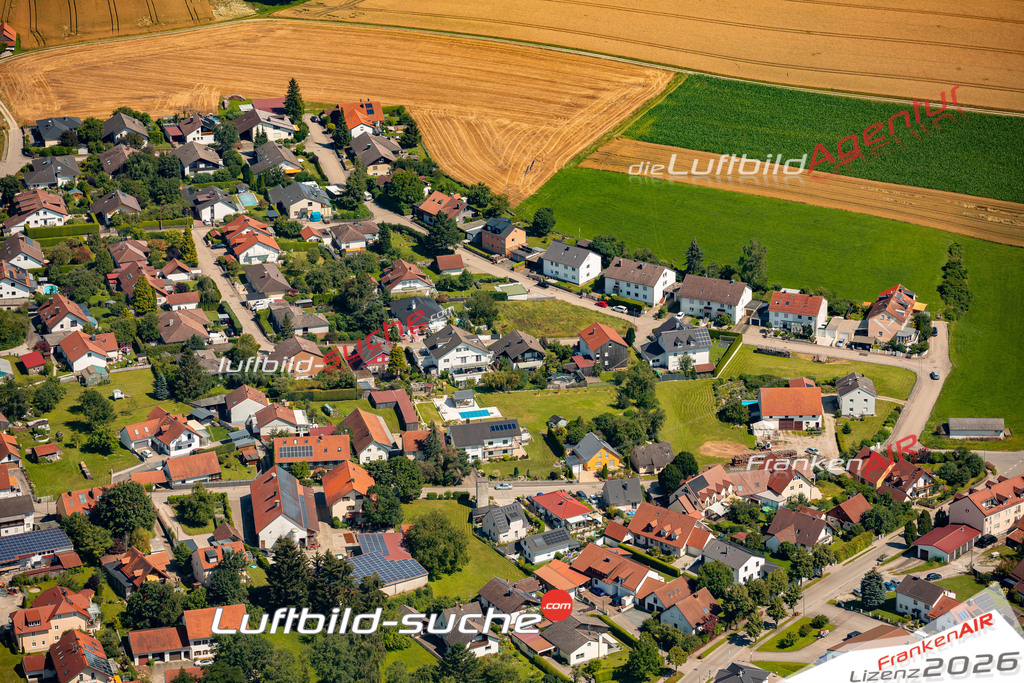 Das Luftbild zeigt : Baindlkirch Ried - Die Luftaufnahme wurde 2024 vom UL-Flugzeug aus erstellt ( keine Drohne ) - Hochauflösende Luftaufnahme - Für grossformatige Ausdrucke geeignet. Die Geschenkidee !Mit Lizenz und Bildrechte bestellbar