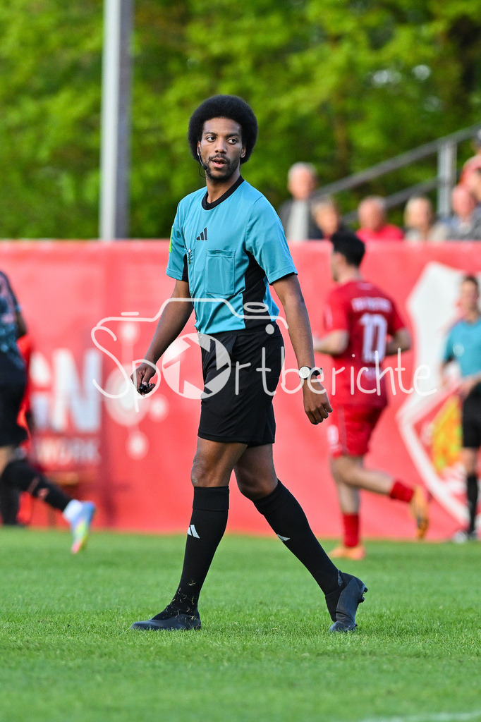 TSV Aubstadt - FC Bayern Amateure | im Bild Schiedsrichter Kenny ABIEBA in Aktion / Einzelfoto / Freisteller / Regionalliga Bayern: TSV Aubstadt - FC Bayern Muenchen II, NGN-Arena am 23.04.2025