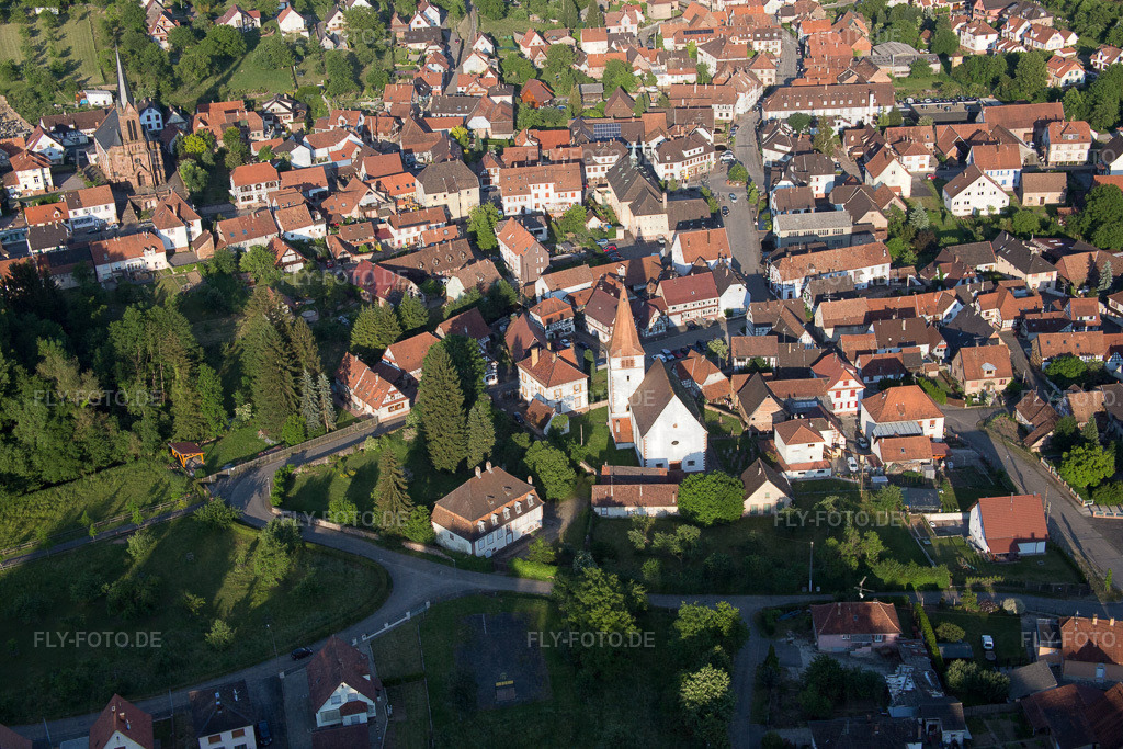 Ortsansicht | Luftbild: Ortsansicht in Lembach im Bundesland Bas-Rhin in Frankreich. Foto: IMG_080267.jpg vom 05.06.2015 durch Werner Riehm/FLY-FOTO.de - Realisiert mit Pictrs.com