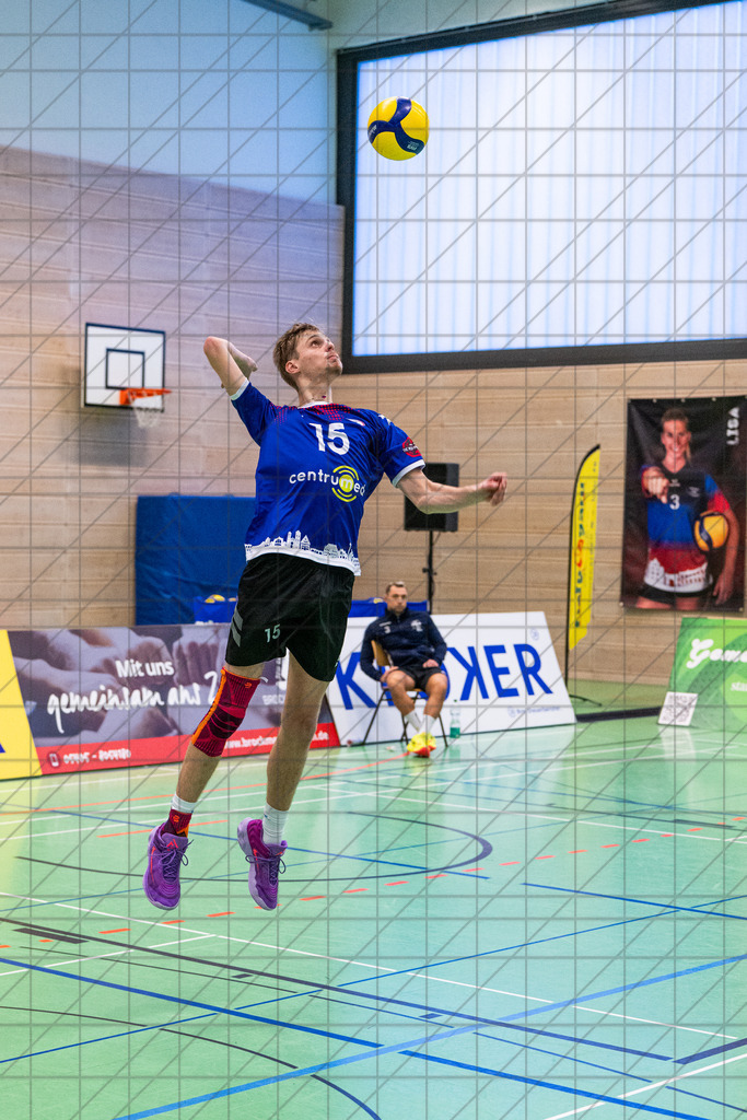 Oberliga 1 Männer 25/26 | VC Osnabrück I vs. FC Schüttorf II | 13.12.25: Oberliga 1 Männer 25/26 | VC Osnabrück I vs. FC Schüttorf II / Osnabrück / Deutschland  //   CREDIT:www.bullenfotos.de, Martin König, Hörner Weg 40, D-49078 Osnabrück, +4917663732967 // Nutzung und Weitergabe nur zu den vereinbarten Zwecken. Presseanfragen an Ersteller. Alle Rechte beim Ersteller. Honorierung nach MFM. - Realisiert mit Pictrs.com
