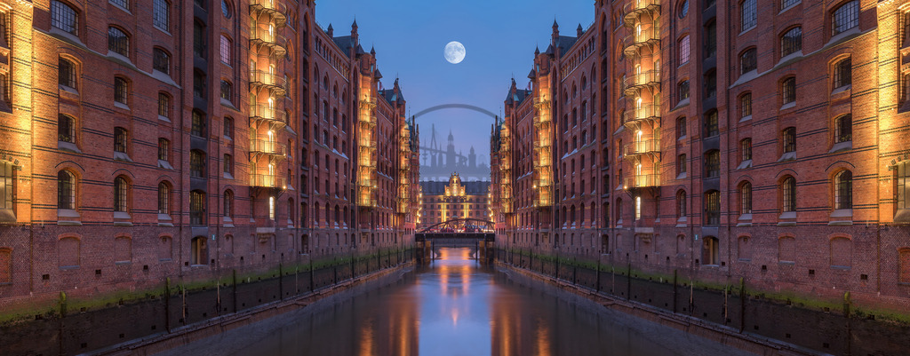 Speicherstadt-Pano1 | Exklusive Hamburg collagen, tolle Segelbilder und viele weitere tolle Motive auf Leinwand, Poster, Alu-Dibond, u.v.m. findet Ihr bei uns auf hamburgbild.de. Findet Euer Wandbild für Euer Zuhause, Büro oder die  Praxis…. - Realisiert mit Pictrs.com