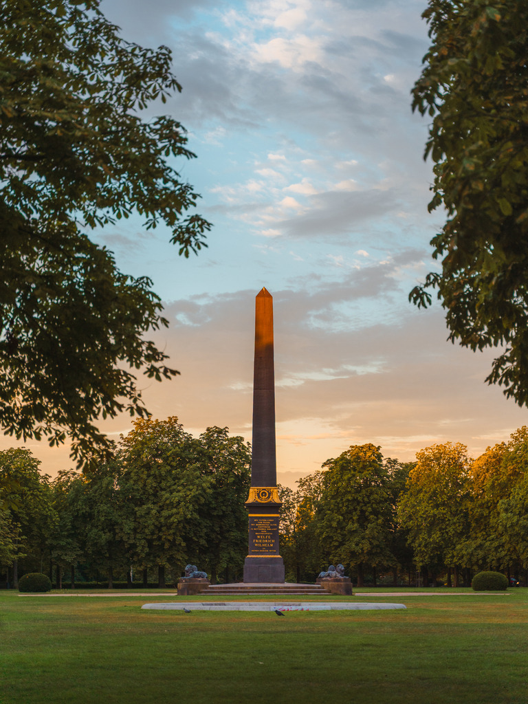 Löwenwall | Entdecke exklusive Fotokunst aus Braunschweig: Bildband, Leinwände, Postkarten, Kalender, digitale Downloads & Bildlizenzen. Jetzt im offiziellen Beautiful Braunschweig Shop! - Realisiert mit Pictrs.com
