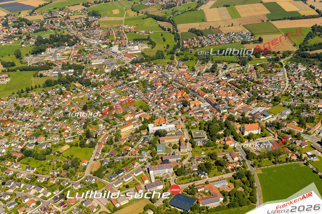 Das Luftbild zeigt :  Vohenstrauß - Die Luftaufnahme wurde 2023 vom UL-Flugzeug aus erstellt ( keine Drohne ) - Hochauflösende Luftaufnahme - Für grossformatige Ausdrucke geeignet. Die Geschenkidee !Mit Lizenz und Bildrechte bestellbar