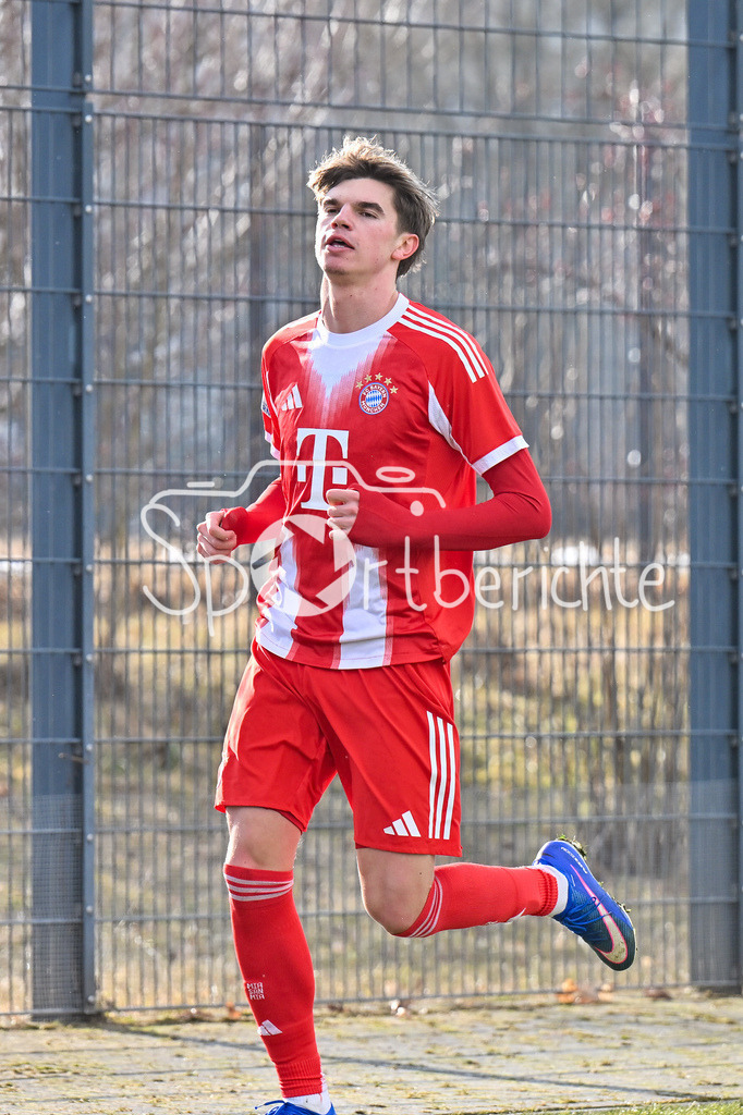 FC Bayern Amateure - FC Viktoria Pilsen U23 | MUNICH, GERMANY - 03. FEBRUARY: Jubel der Bayern nach dem Treffer zum 1-0 durch Guido DELLA ROVERE (FC Bayern München II 10) / Tor / Torschuetze / Freude / Happy während dem Testspiel zwischen den Amateuren des FC Bayern und dem FC Viktoria Pilsen B am FC Bayern Campus