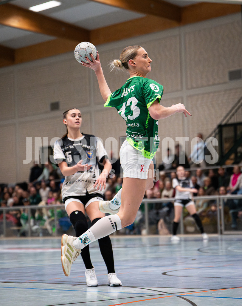 Handball I Frauen I Saison 2025-2026 I 3. Liga Staffel Nord I 13. Spieltag I SC SFN Vechta -Buxtehuder SV II-13 | Nele Wessels (13, SC SFN Vechta) - Realisiert mit Pictrs.com