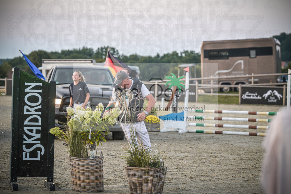 DOS_0244 | Entdecke hochwertige Reitturnierfotos von Foto Oger. Professionell, emotional und authentisch – jetzt Lieblingsmomente im Shop bestellen.Deutschlandweite Turnierfotografie. - Realisiert mit Pictrs.com