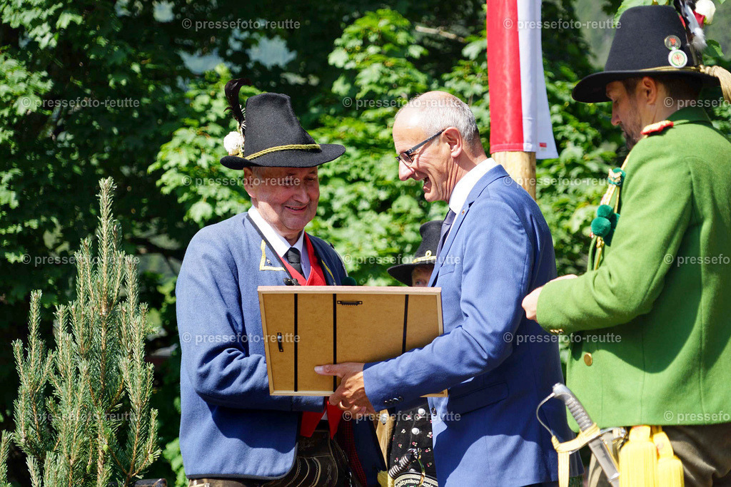 b-news-2023-Juli23-Regimentsschuetzenfest2-Steeg-EHRUNGEN-DSC07152 | Info aus dem Bezirk Reutte/Ausserfern Tirol sowie eine umfangreiche Bilddatenbank über die gesamte Region: Lechtal, Talkessel Reutte, Tannheimertal, Zwischentoren. Lech, Plansee, Zugspitze, Grenztunnel, B179, Fernpassstraße, Verkehr, Lawinen, Tradition, - Realisiert mit Pictrs.com