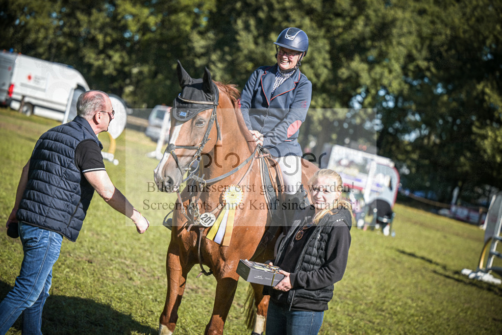 DOS_0018 | Entdecke hochwertige Reitturnierfotos von Foto Oger. Professionell, emotional und authentisch – jetzt Lieblingsmomente im Shop bestellen.Deutschlandweite Turnierfotografie. - Realisiert mit Pictrs.com