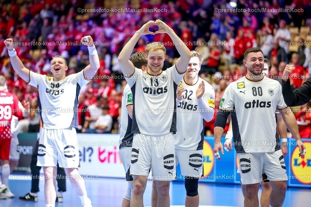 EHF30012602136 | 30.01.2026, Handball, Men's EHF EURO 2026, Deutschland - Kroatien, Jyske Bank Boxen in Herning, Dänemark, Semi Finals: Deutschland steht nach dem Sieg gegen Kroatien im Finale. Abschlussjubel nach dem Sieg. Siegerjubel.   Justus Fischer (Germany #54)  Matthes Langhoff (Germany #13)  Franz Semper (Germany #32)   Jannik Kohlbacher (Germany #80)