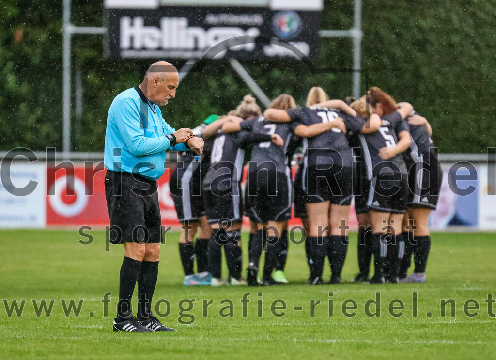 2023-10-14_013_FC_Schwaig_gegen_SV_Schechen | Oberding, Deutschland, 14.10.2023:
Fußball, Bezirksliga 2023 / 2024, 6. Spieltag, FC Schwaig gegen SV Schechen, Endergebnis: 4:3

Schiedsrichter Hans-Joachim Born

Foto: Christian Riedel / fotografie-riedel.net