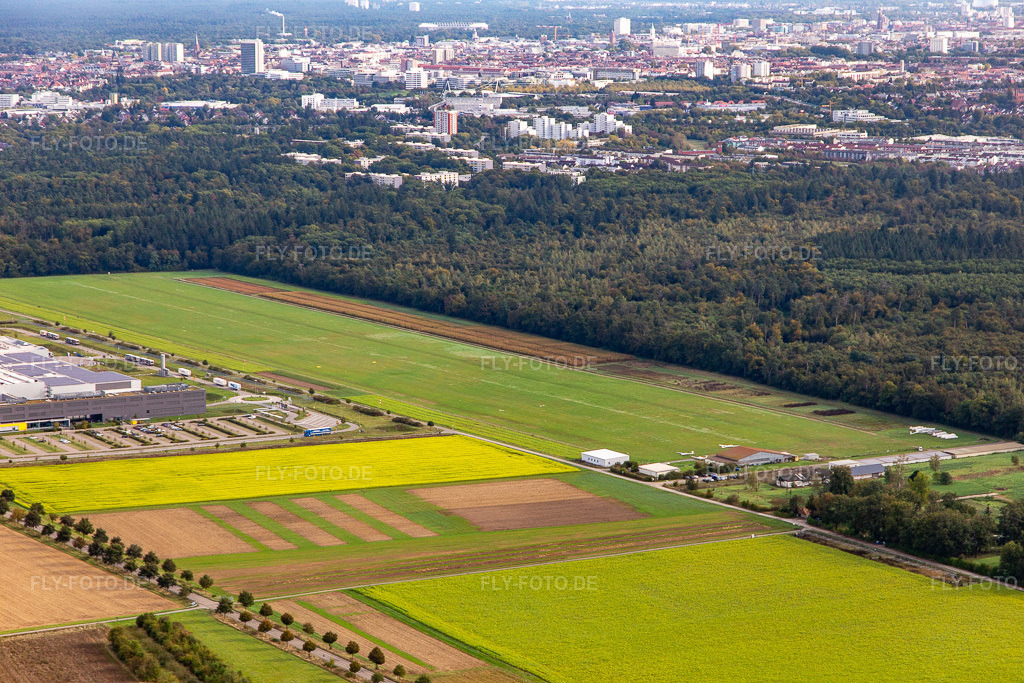 Luftbild: Segelfluggelände der Luftsportgemeinschaft Rheinstetten e.V. im Ortsteil Silberstreifen in Rheinstetten im Bundesland Baden-Württemberg in Deutschland. Foto: IMG_143577.jpg vom 06.10.2024 durch Werner Riehm/FLY-FOTO.deAktuelles