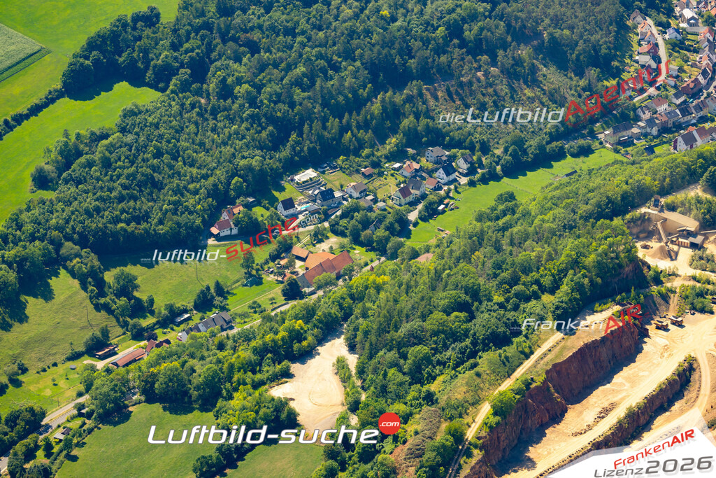 Die Luftaufnahme Niedermarsberg - Marsberg wurde 2022 vom Flugzeug aus (keine Drohne) erstellt. Hohe Auflösung -für große Poster und Wandbilder geeignet - Garantiert!