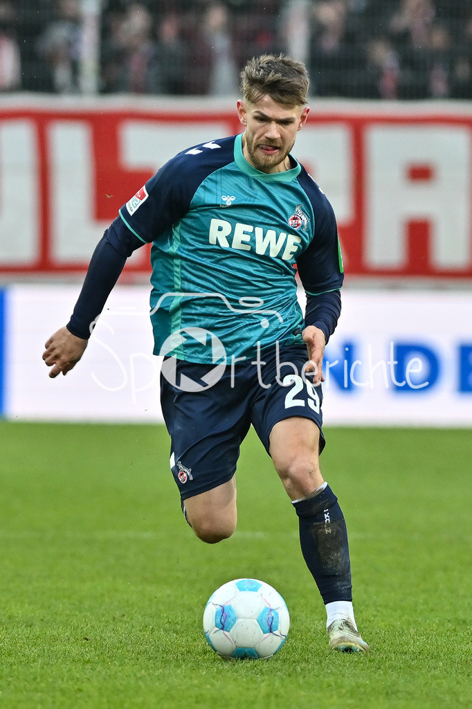 SSV Jahn Regensburg - 1. FC Köln | am Ball Jan Uwe THIELMANN (1. FC Koeln 29) / Freisteller / Einzelfoto / 2. Bundesliga: SSV Jahn Regensburg - 1. FC Koen, Jahnstadion am 08.12.2024