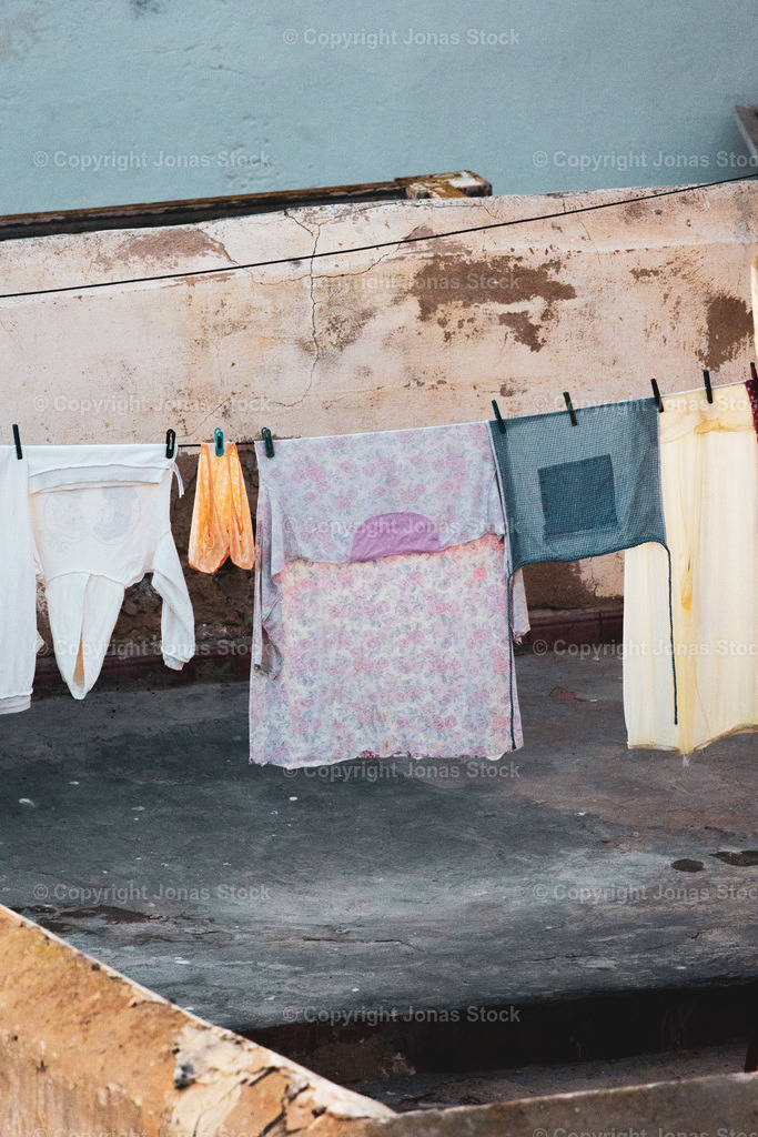 The Hanging Cloths | Laundry on top of Essaouira, Morocco.  - Realisiert mit Pictrs.com