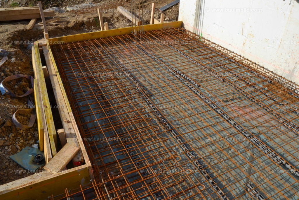 bib-lg04-betonarbeiten-0374 | Nach LV-Leistungsgruppen sortierte Detailfotos über den Bau eines Hauses. Alle Hausbau-Bilder direkt vom Urheber und Autor der Website Haus-Selber-Bauen.com