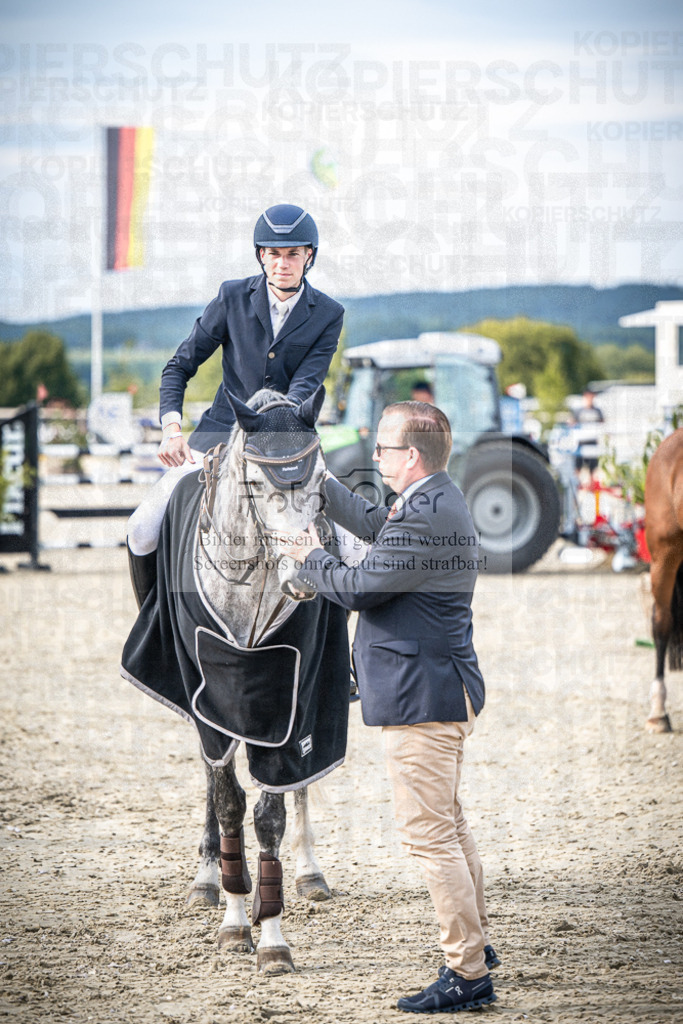 DOS_3100 | Entdecke hochwertige Reitturnierfotos von Foto Oger. Professionell, emotional und authentisch – jetzt Lieblingsmomente im Shop bestellen.Deutschlandweite Turnierfotografie. - Realisiert mit Pictrs.com