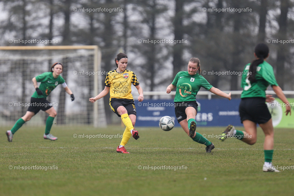Fußball I Frauen I Saison 2025/2026 I Oberliga Schleswig-Holstein I 12. Spieltag I SV Frisia 03 Risum-Lindholm - Eichholzer SV | ml-sportfotografie - Realisiert mit Pictrs.com