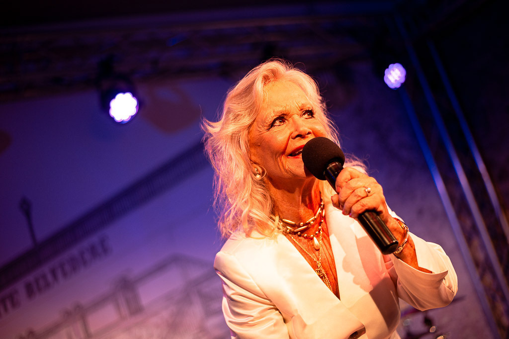 Konzert Dorit Gäbler | Dorit Gäbler im Forte Belvedere Leisnig zum Festival Hallo Leisnig 2022. - Realisiert mit Pictrs.com