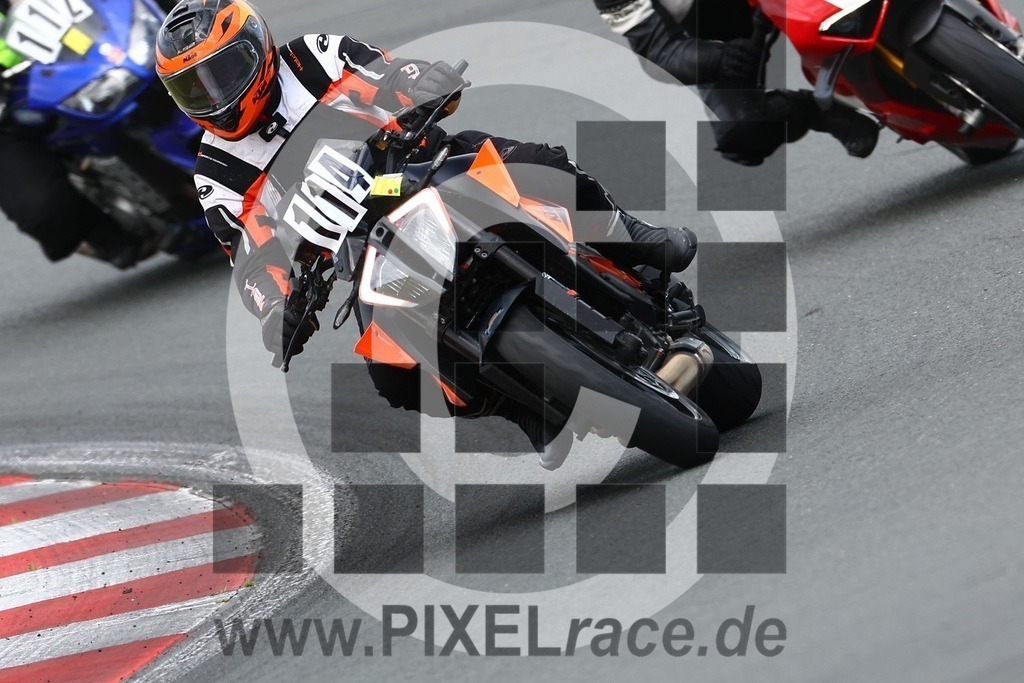 0114-20250616_03098 | Schöne Erinnerungen an spannende Momente - das festzuhalten ist unser Job. PIXELrace.de ist seit 2003 auf den Rennstrecken Europas unterwegs um die Action draußen beim Fahren und die wunderbare Stimmung imm Fahrerlager für euch einzufangen.