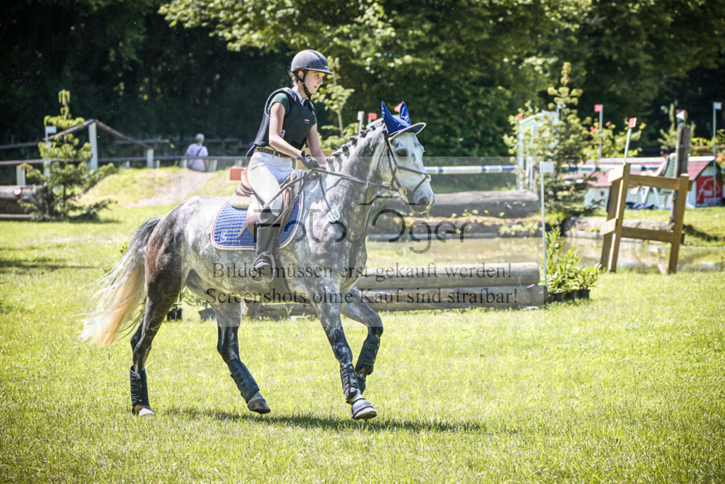 DOS_5876 | Entdecke hochwertige Reitturnierfotos von Foto Oger. Professionell, emotional und authentisch – jetzt Lieblingsmomente im Shop bestellen. - Realisiert mit Pictrs.com