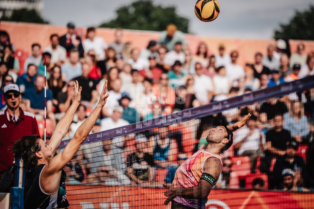 Beachvolleyball | Männer | Allianz German Beach Tour 2025 | Tourstop München | 11.07.2025 | Kim Huber beim Angriff