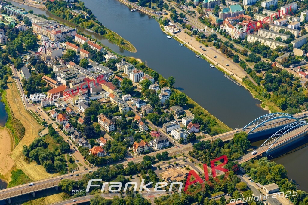 Luftbild Vs Google Maps    Magdeburg -Das Luftbild wurde 2025 vom UL-Flugzeug heraus erstellt ( keine Drohnenluftbilder ) - Hochauflösende Luftaufnahme -Nicht vergleichbar mit Google Maps oder Satelittenbilder- Die Geschenkidee !Mit Lizenz und Bildrechte bestellbar