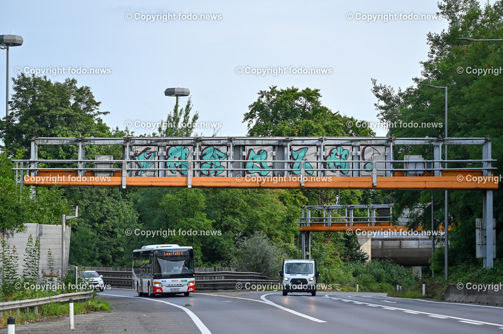 Autobahn A7_ Graffiti_ 28.07.2023_-10 | 28.8.2023, Linz, AUT, A7 Muehlkreisautobahn,  im Bild Graffiti