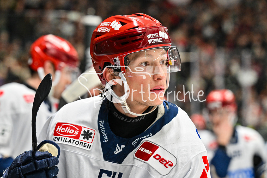 Augsburger Panther - Schwenninger Wild Wings | AUGSBURG, GERMANY - 02. JANUARY: im bild Boaz BASSEN (Schwenninger Wild Wings 64) / Einzelfoto / Freisteller während dem Match zwischen den Augsburger Panthern und den Schwenninger Wild Wings am 35. Spieltag der Penny DEL im Curt Frenzel Stadion