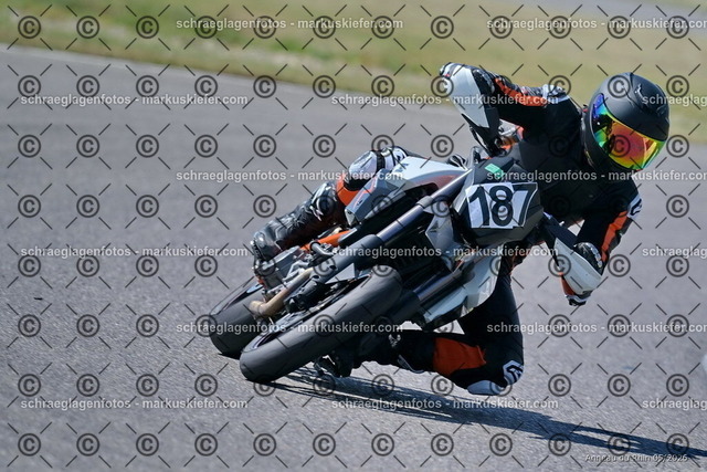 26BT02-1015 | markuskiefer.com - Realisiert mit Pictrs.com