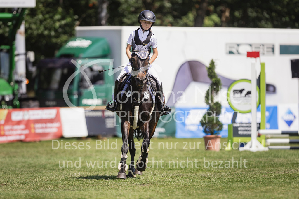 240720_LC_Springreiter-WB-203 | Deine schönsten Turniermomente als professionelle Fotos! Entdecke hochwertige Pferdesport-Fotografie im Online-Shop. Jetzt Fotos finden & bestellen!