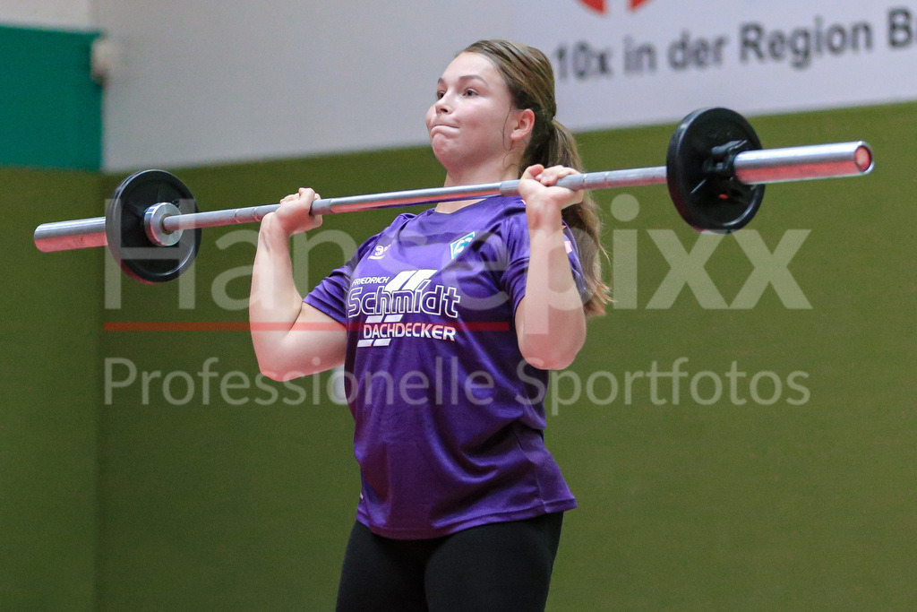 Handball, 2. Bundesliga Frauen, Training SV Werder Bremen | v.li.: Madita Probst (SV Werder Bremen, 10) bei einer Übung, Trainingsübung
