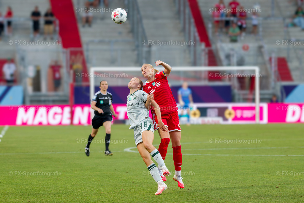 Supercup-Frauen-Bayern-Muenchen-vs-VfL-Wolfsburg 036 | Sportfotos und Eventgalerien von FX-Sportfotografie. Bilder von Fußball, Vereinsveranstaltungen und Events direkt ansehen und als Download bestellen. - Realisiert mit Pictrs.com