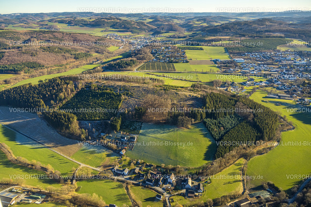 Eslohe230205069 | Luftbild, Ortsansicht Sallinghausen im Vordergrund mit Blick nach Wenholthausen in Hügellandschaft, Eslohe, Sauerland, Nordrhein-Westfalen, Deutschland