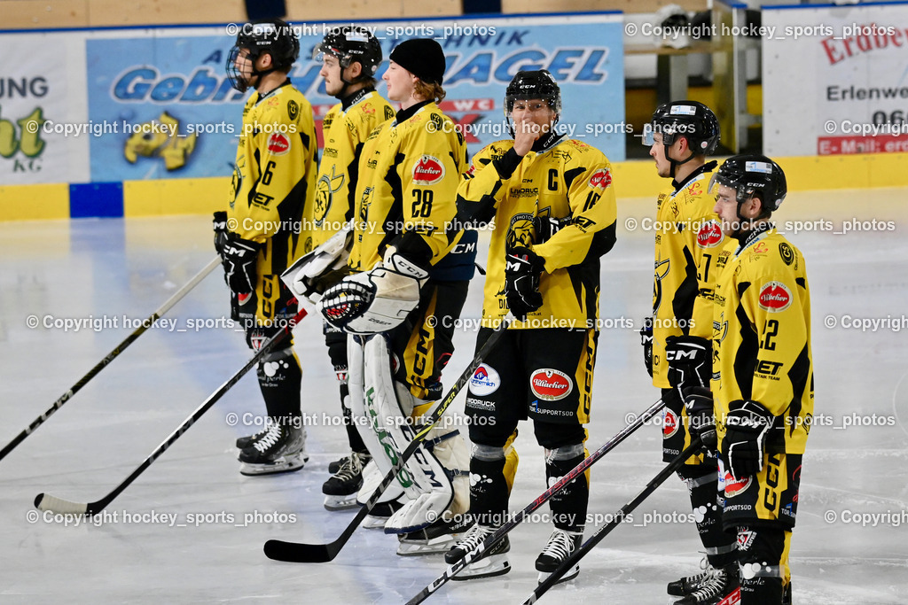ESC Steindorf vs. MET PHOTOVOLTAIK HORNETS SPITTAL | HORNETS SPITTAL Mannschaft, #22 Thaler Tim EC Hornets Spittal, #27 Moser Daniel EC Hornets Spittal, #16 Nageler Daniel EC Hornets Spittal, #28 Ameisbichler Lukas EC Hornets Spittal, ESC Steindorf vs. MET PHOTOVOLTAIK HORNETS SPITTAL, ESC Steindorf vs. MET PHOTOVOLTAIK HORNETS SPITTAL am 26.10.2024 in Steindorf (Ossiachersee Halle), Austria, (Photo by Bernd Stefan)