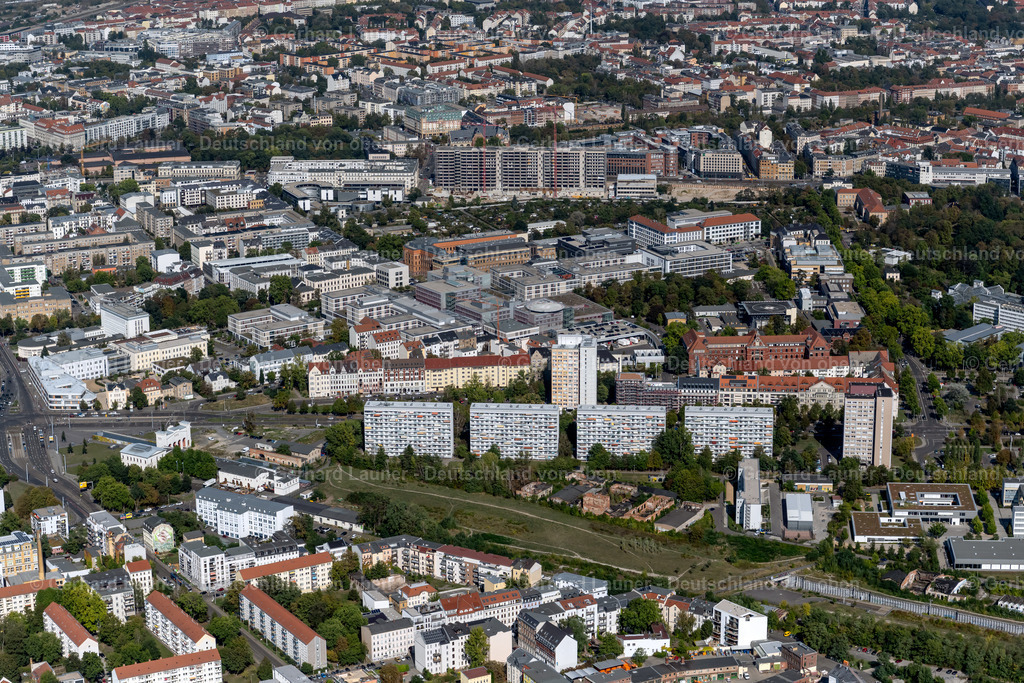 4041994 | ZENTRUM-SüDOST 15.09.2020 Wohngebiet - Mischbebauung der Mehr- und Einfamilienhaussiedlung  in Zentrum-Südost im Bundesland Sachsen, Deutschland // Residential area - mixed development of a multi-family housing estate and single-family housing estate  in Zentrum-Südost in the state Saxony, Germany Foto: Gerhard Launer