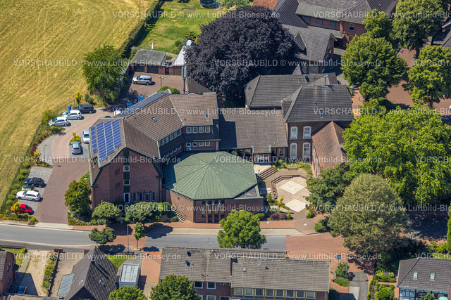 Huenxe220702660 | Luftbild, Rathaus mit Solardach, Gemeinde Hünxe, Hünxe, Ruhrgebiet, Nordrhein-Westfalen, Deutschland