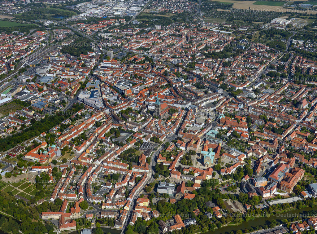 3292858 | Online-Shop für Luftbilder aus Deutschland. Seit über 45 Jahren baut Gerhard Launer das Luftbildarchiv mit unterschiedlichsten Themen stetig weiter aus.