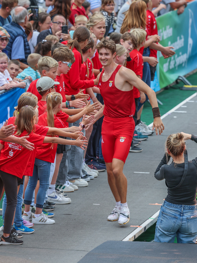 top-top.de-250828-109 | Foto, Video, Fotografie, Videografie, Fotobox, DJ, Discjockey, Musik, Musikbox, Veranstaltung, Photobooth, Amazon, Ebay, Buchtipp, Bestseller, Autor, Verlag, Buch, Wesel, Hamminkeln, NRW, Dinslaken, Rees, Drohne, Hochzeit, Party, Fotobox, Wesel, Fotograf