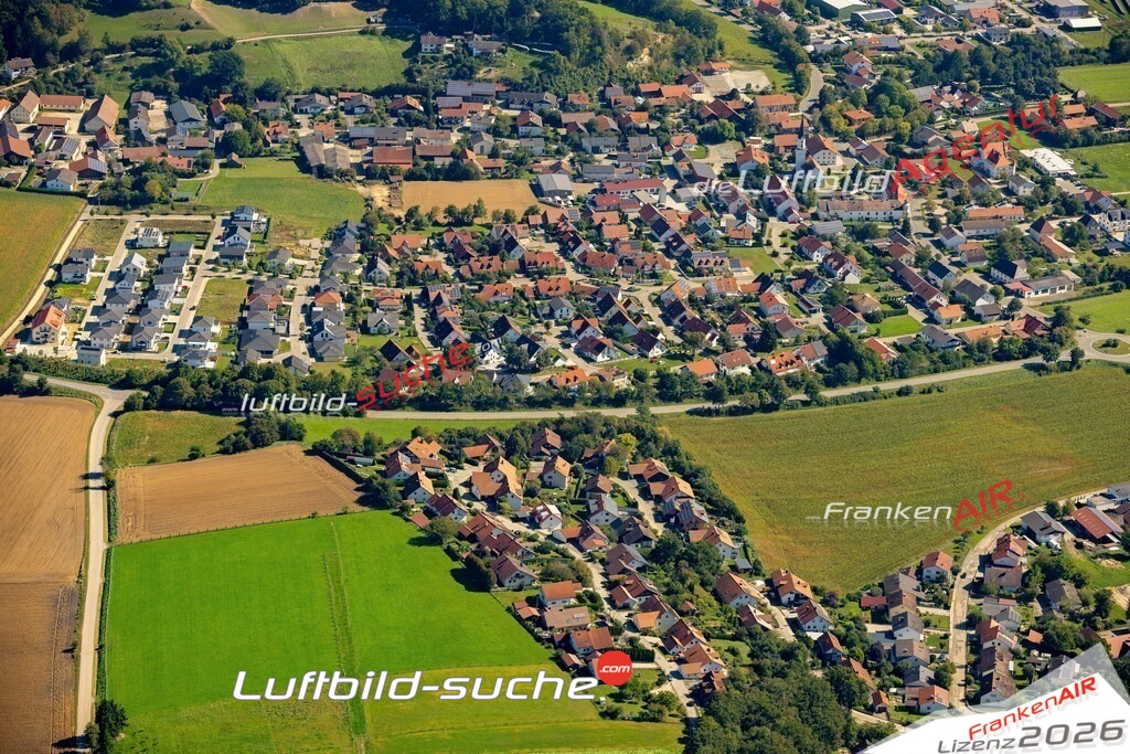 Das Luftbild zeigt : Hörmannsdorf Bauplatz Grundstück Weng - Die Luftaufnahme wurde 2023 vom UL-Flugzeug aus erstellt ( keine Drohne ) - Hochauflösende Luftaufnahme - Für grossformatige Ausdrucke geeignet. Die Geschenkidee !Mit Lizenz und Bildrechte bestellbar