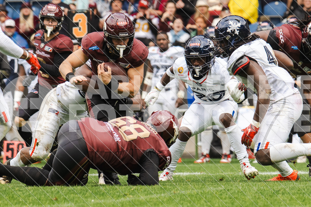 GER Rhein Fire vs. Paris Musketeers, Football, European League of Football, Spieltag 4, Saison 2025, 08.06.2025 | GER Rhein Fire vs. Paris Musketeers, Football, European League of Football, Spieltag 4, Saison 2025, 08.06.2025Foto: Fabian Friese - Realisiert mit Pictrs.com