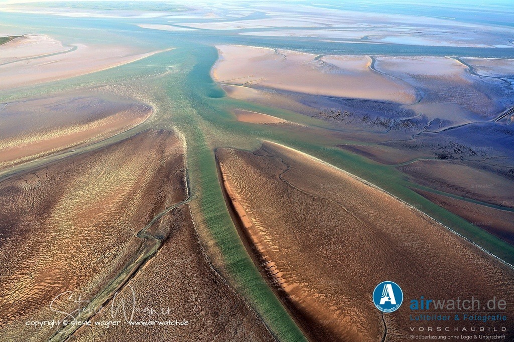 Halligen-Inseln-Weltnaturerbe-Wattenmeer-Mai-23-airwatch-wagner-240A2597 | Entdecken Sie atemberaubende Luftbilder und Fotografien auf airwatch.de - Tauchen Sie ein in eine Welt voller faszinierender Aufnahmen aus der Vogelperspektive.