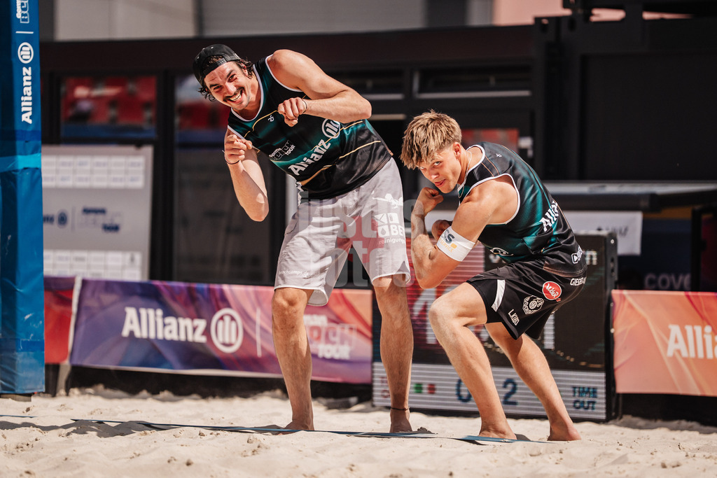 Beachvolleyball | Männer | Allianz German Beach Tour 2025 | Tourstop Bremen | 13.06.2025 | v.l. Jannik Kühlborn und Luis Kubo jubeln nach dem Spiel über den Sieg