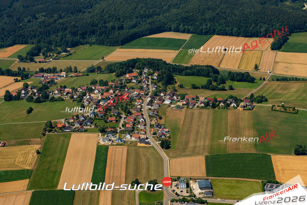 Die Luftaufnahme Hohenraunau - Krumbach wurde 2022 vom Flugzeug aus (keine Drohne) erstellt. Hohe Auflösung -für große Poster und Wandbilder geeignet - Garantiert!