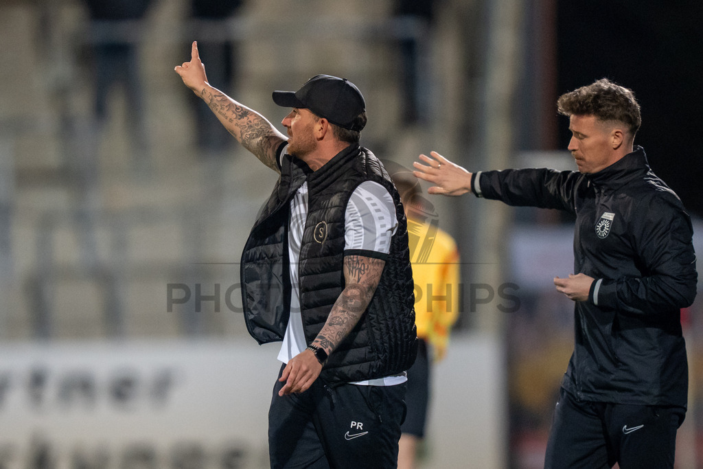 SG Sonnenhof Grossaspach vs. SSV Ulm 1846 Fussball, Fussball, WFV-Pokal, Viertelfinale, 01.04.2026 | Pascal Reinhardt (Trainer SG Sonnenhof Großaspach) feuert seine Truppe an,SG Sonnenhof Grossaspach vs. SSV Ulm 1846 Fussball, Fussball, WFV-Pokal, Viertelfinale, 01.04.2026
