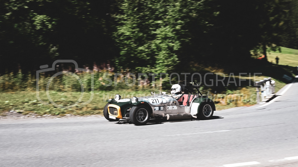 19. Arosa ClassicCar 2023 - 1. September 2023 | 19. Arosa ClassicCar 2023
Arosa, Schweiz
Iten Oswald aus Unterägeri mit der Startnummer 211 in einem Lotus Seven S2, Jahrgang 1968, in der Klasse Classic Trophy.
@arosaclassiccar, @arosa.official, #arosaclassiccar, #arosa, #76curves, #classiccar
Bild: Sportfotografie Markus Aeschimann | www.markus-aeschimann.ch - Realisiert mit Pictrs.com